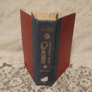 ⚜️ "Queste" Septimus Heap Book Four - Hardcover With Disc